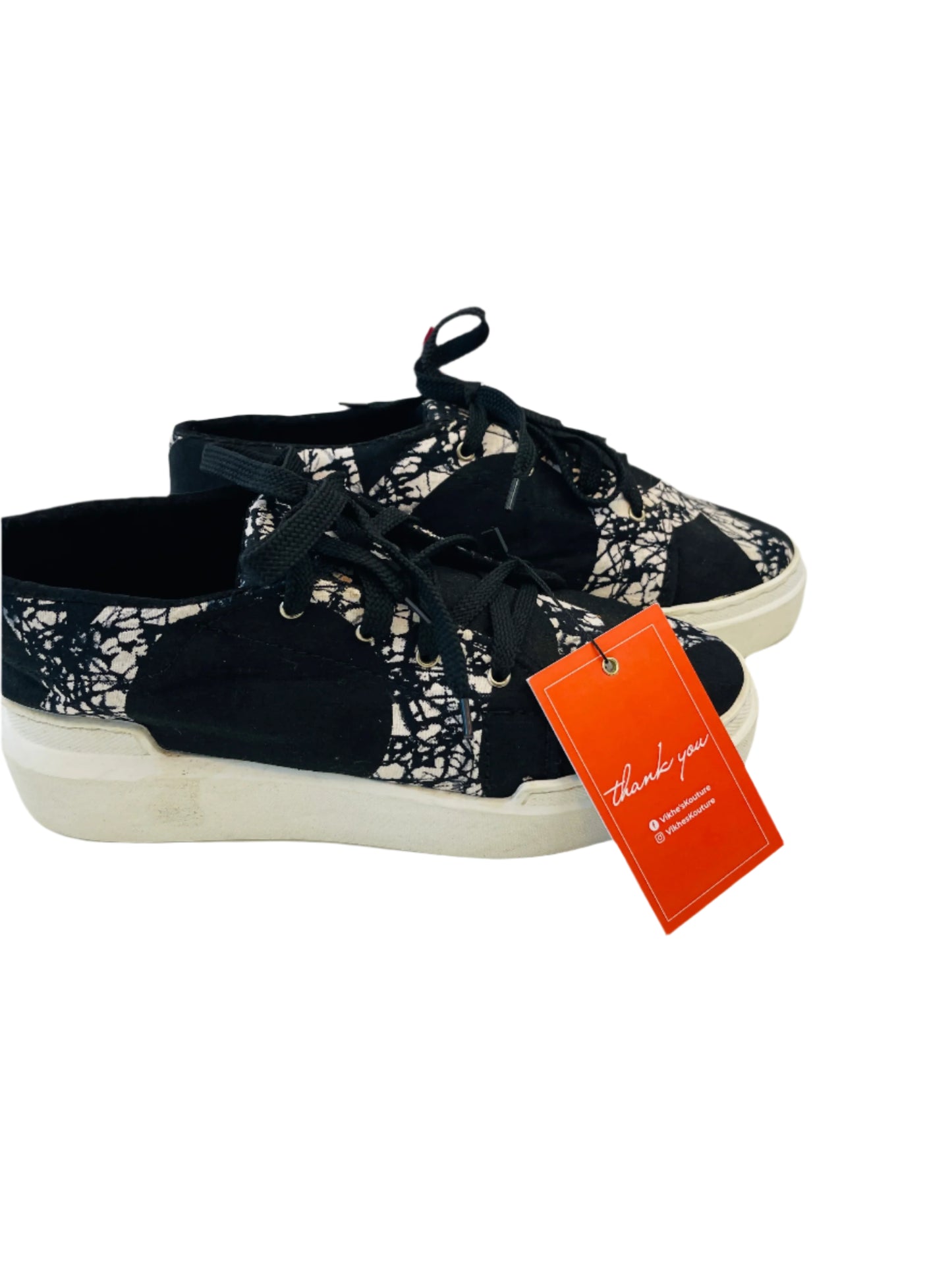 V-KICKS (Black & White)