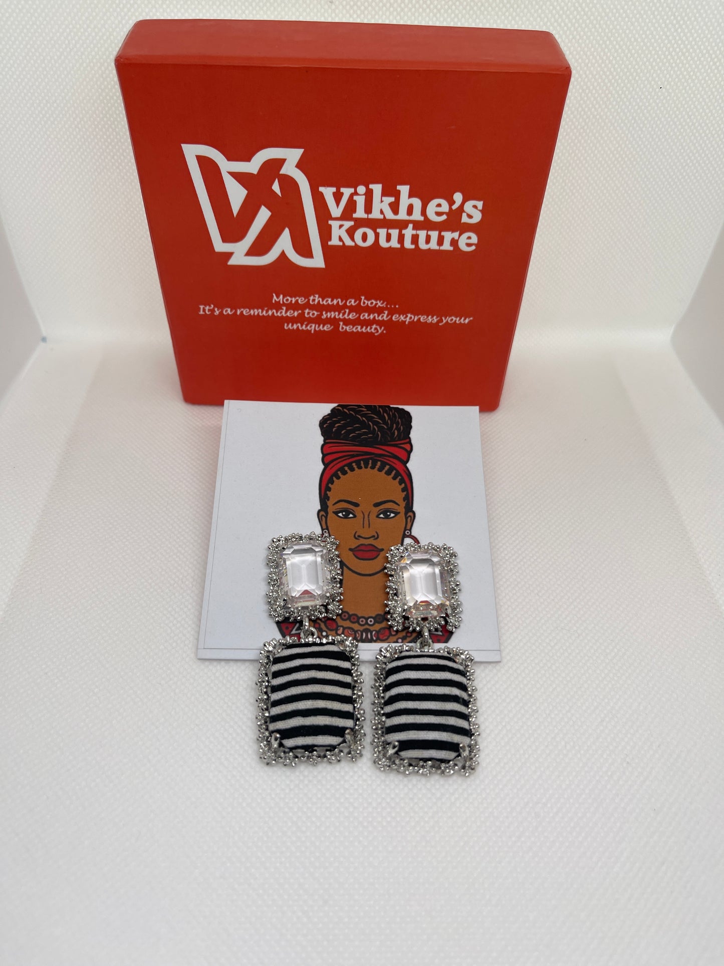 Kaykay white And Black Earring