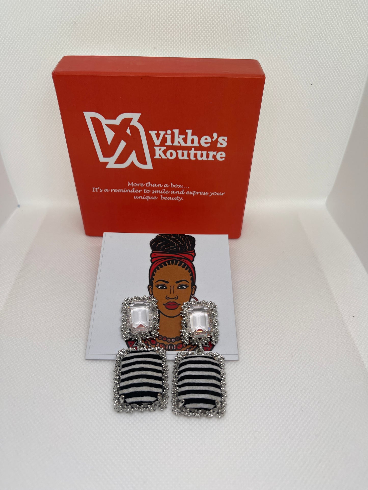 Kaykay white And Black Earring
