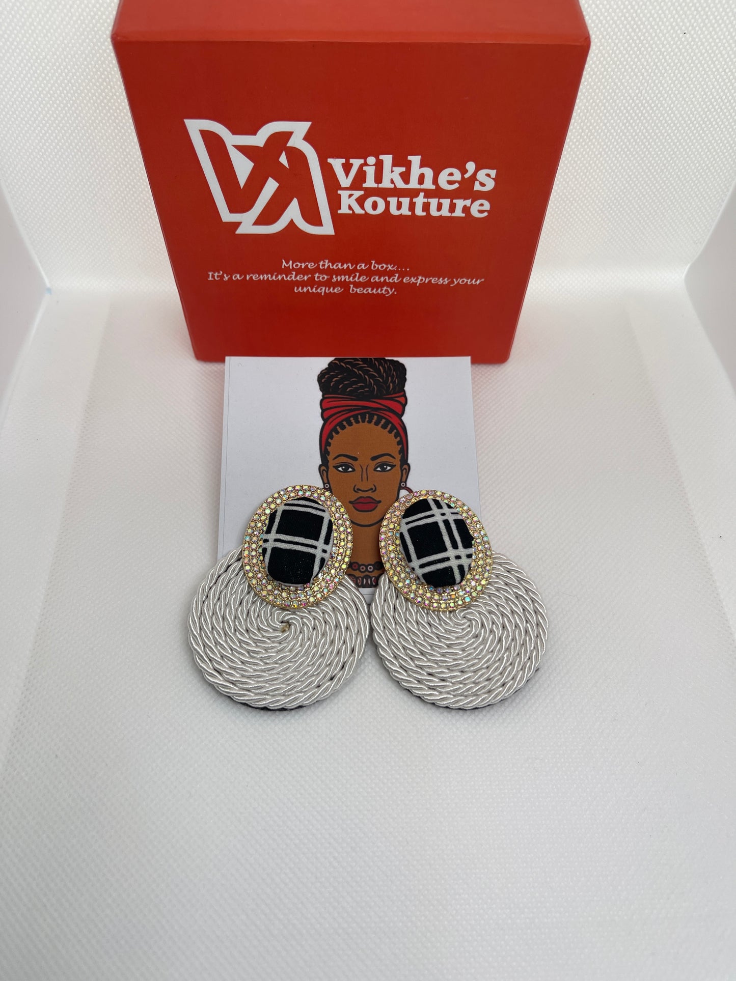 Jewel white Earring