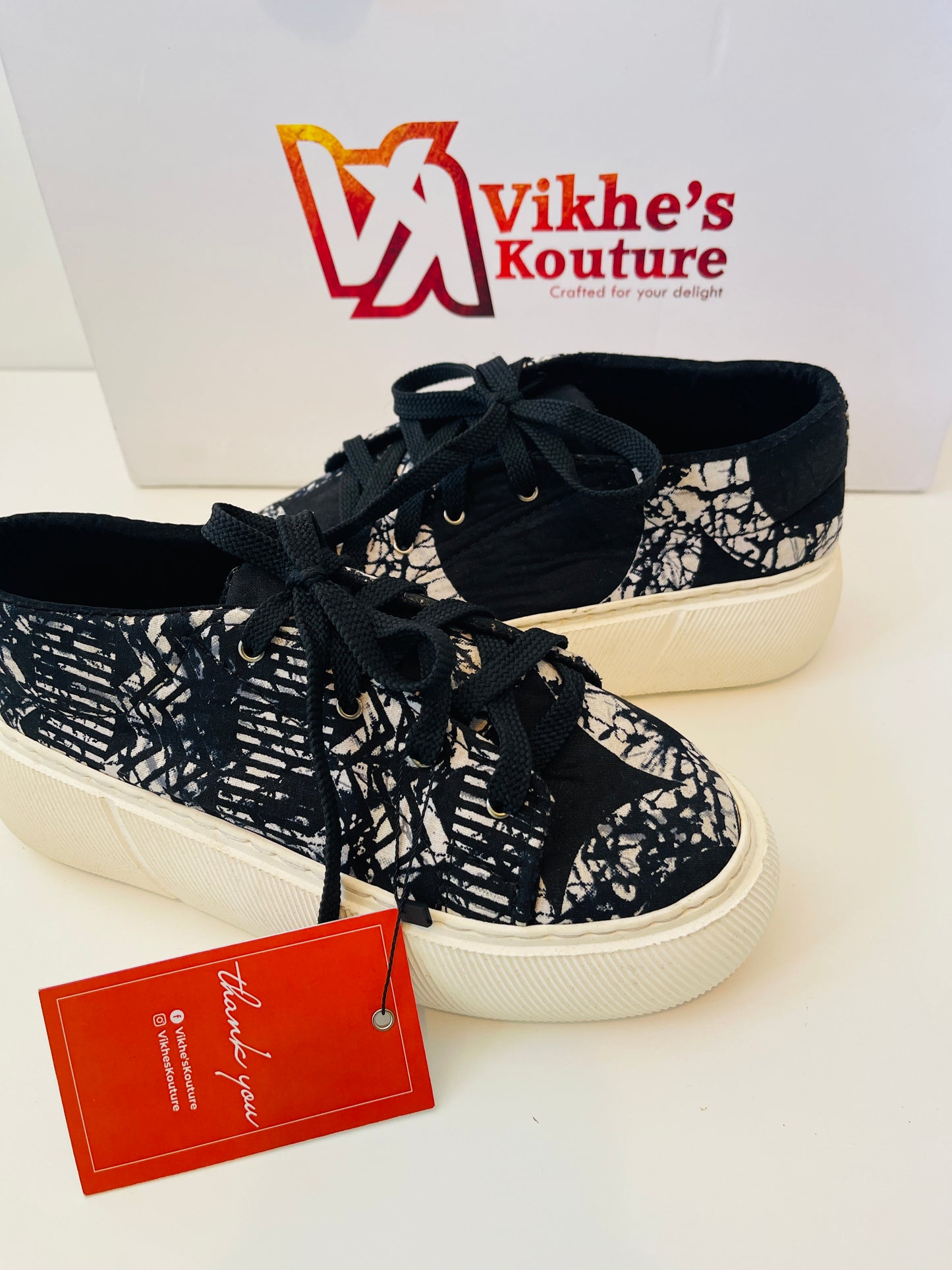 V-KICKS (Black & White) 39
