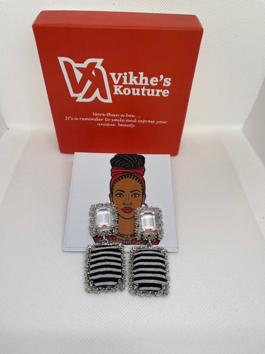 Kaykay white And Black Earring